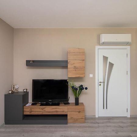 Apartamento Cozy Flats Nearby Center Free Park Area Varna Exterior foto