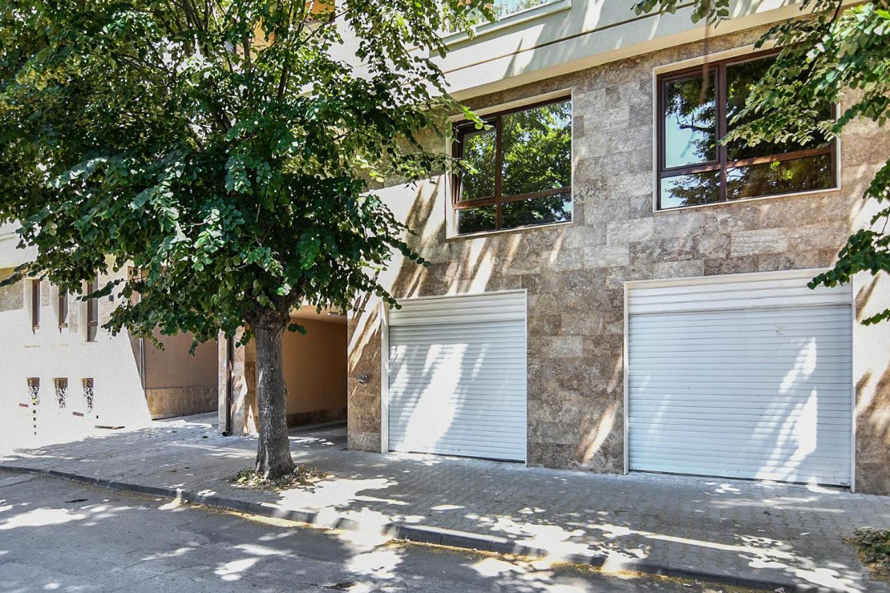 Apartamento Cozy Flats Nearby Center Free Park Area Varna Exterior foto