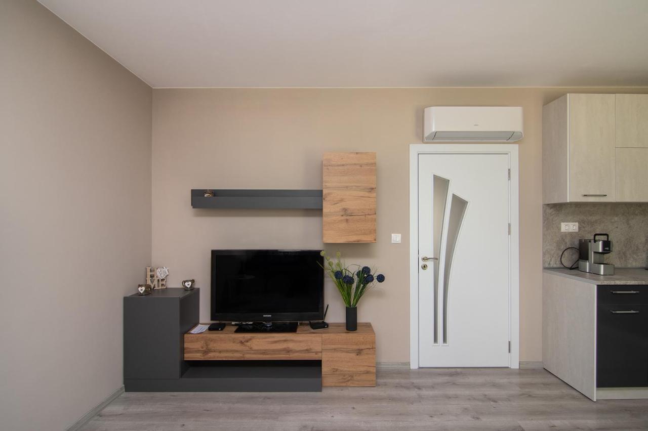 Apartamento Cozy Flats Nearby Center Free Park Area Varna Exterior foto