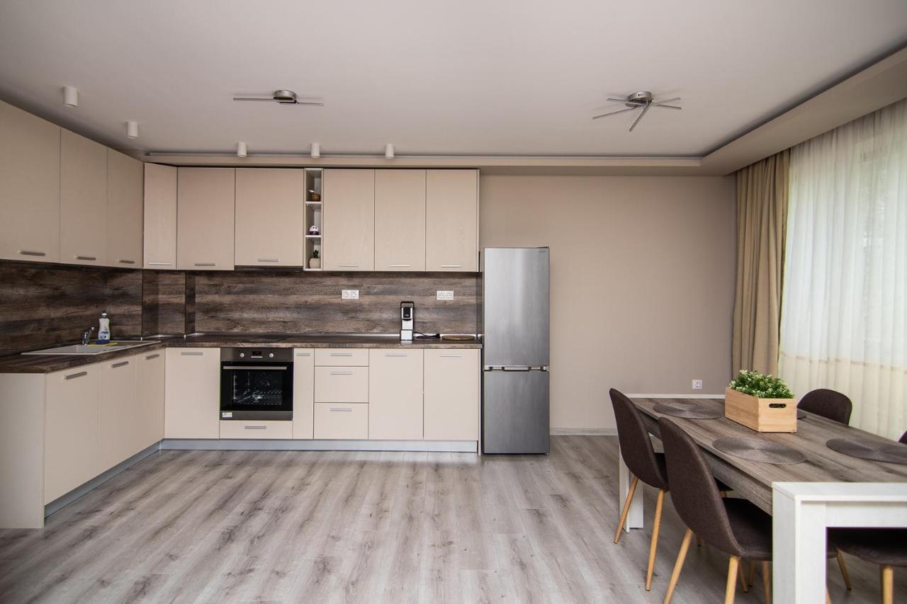 Apartamento Cozy Flats Nearby Center Free Park Area Varna Exterior foto