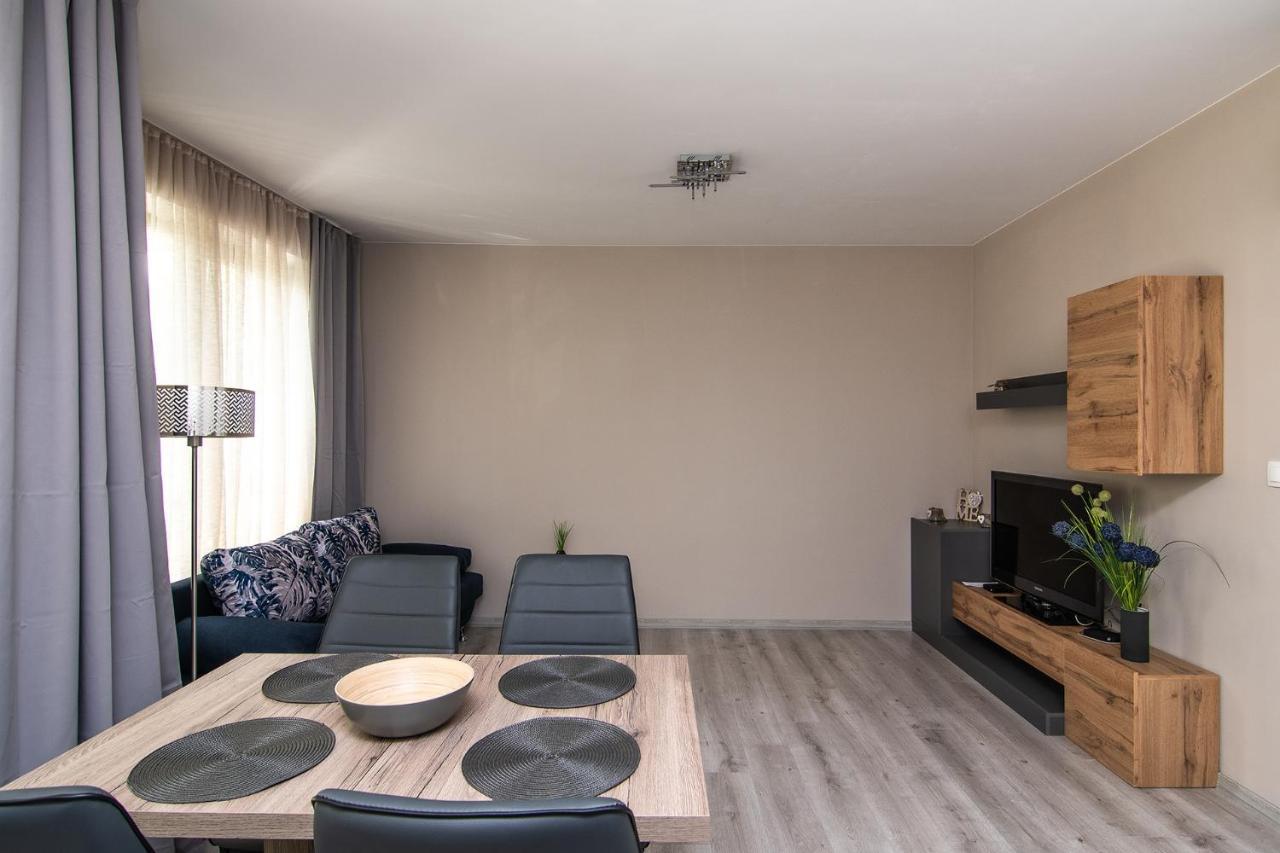 Apartamento Cozy Flats Nearby Center Free Park Area Varna Exterior foto