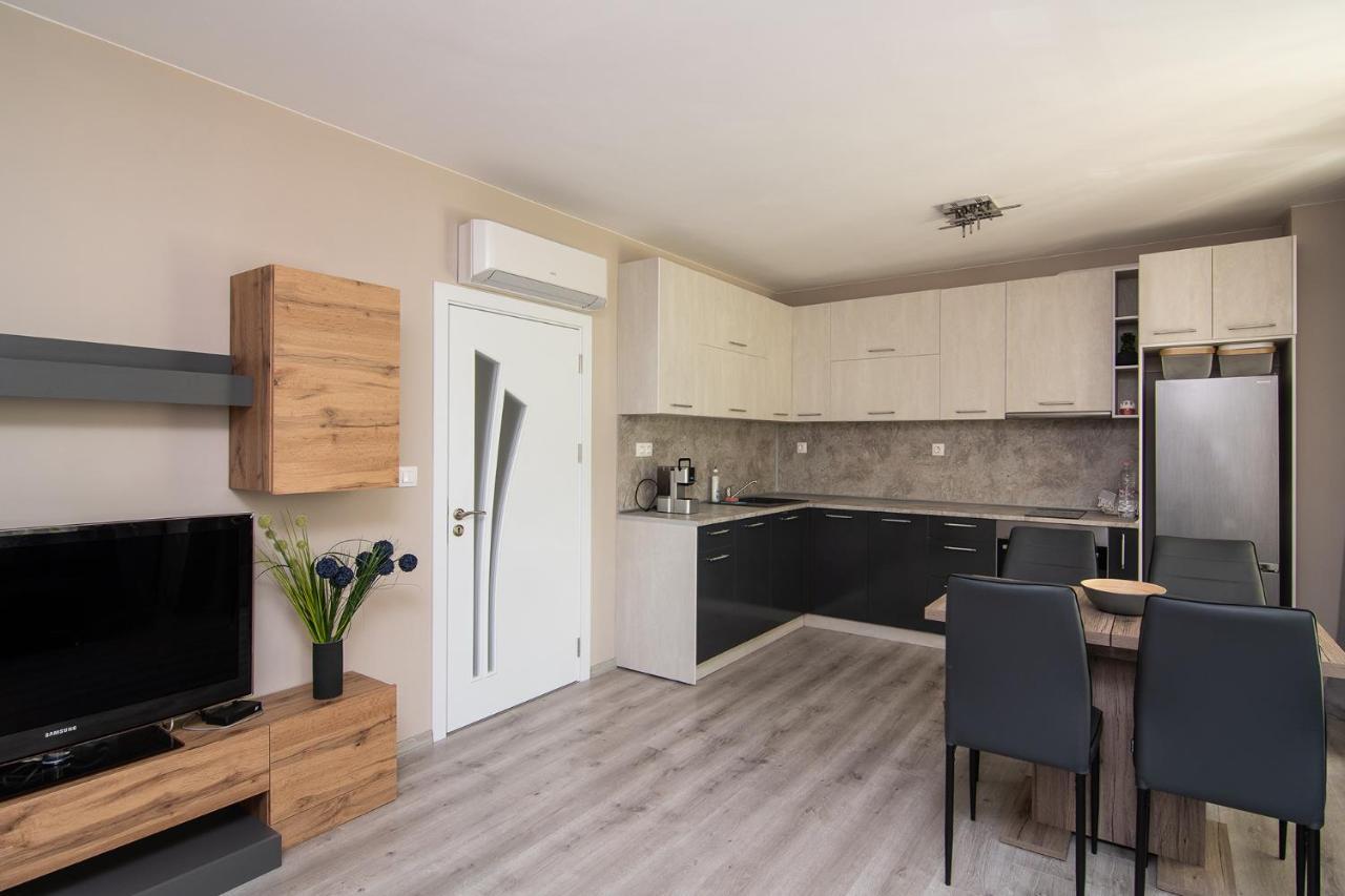 Apartamento Cozy Flats Nearby Center Free Park Area Varna Exterior foto